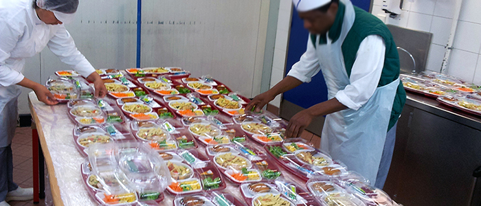 Dressage plateaux repas pour livraison - ESAT Le Colibri oeuvre falret